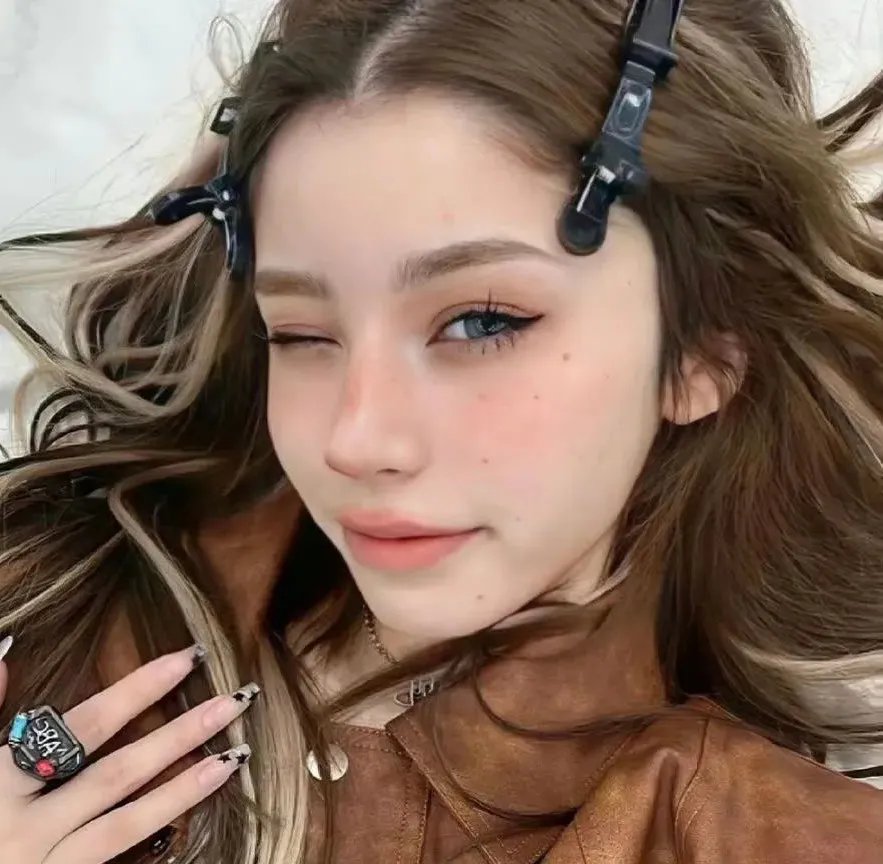 你看！老公的白月光又在装疯